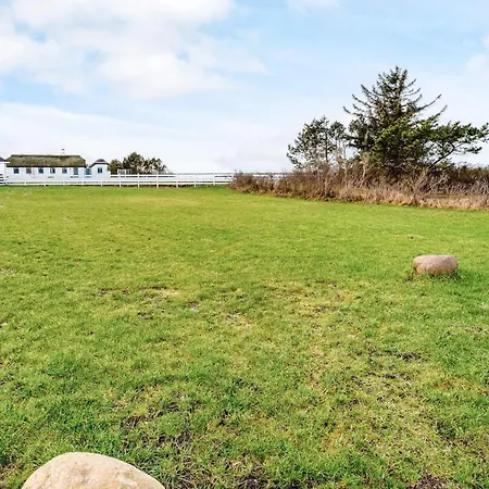 Seaside Escape With Views Feriehus *