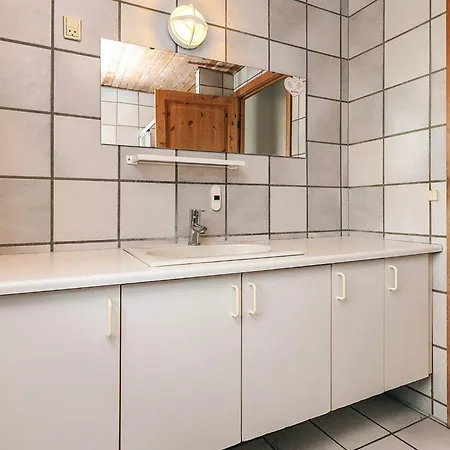 Seaside Escape With Views Feriehus *